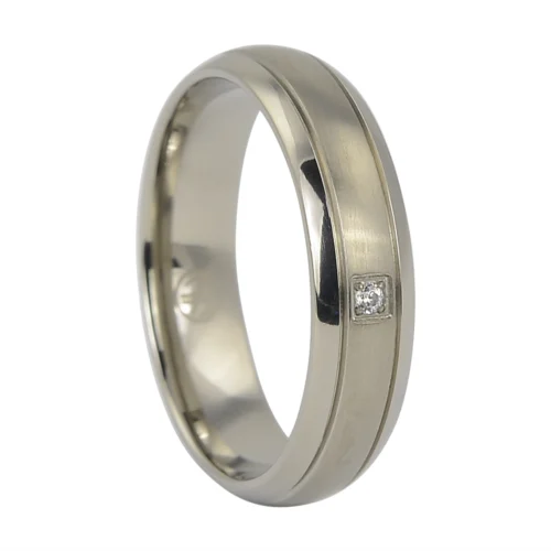 Polished Step Edge Titanium Men's Ring with Triple A-Grade Simulated Diamond